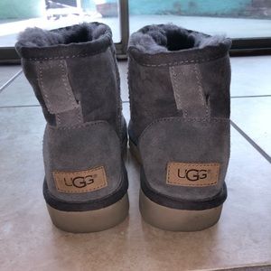 Women’s 6 Ugg classic mini II boots
